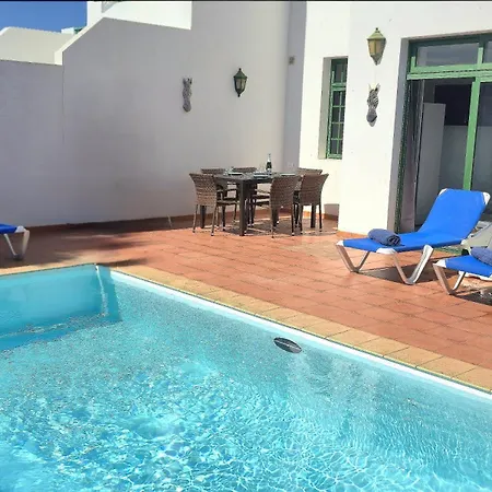 Ferienhaus Casa Kerrie, Private And Communal Pools, Sunny Terrace, Air Conditioning Playa Blanca (Lanzarote)